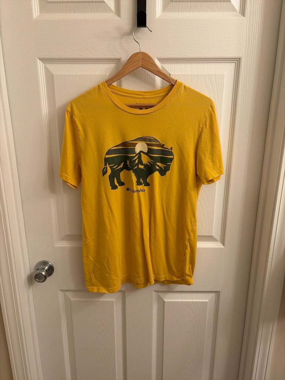 Columbia Men's Bison Graphic T-Shirt Yellow Size M